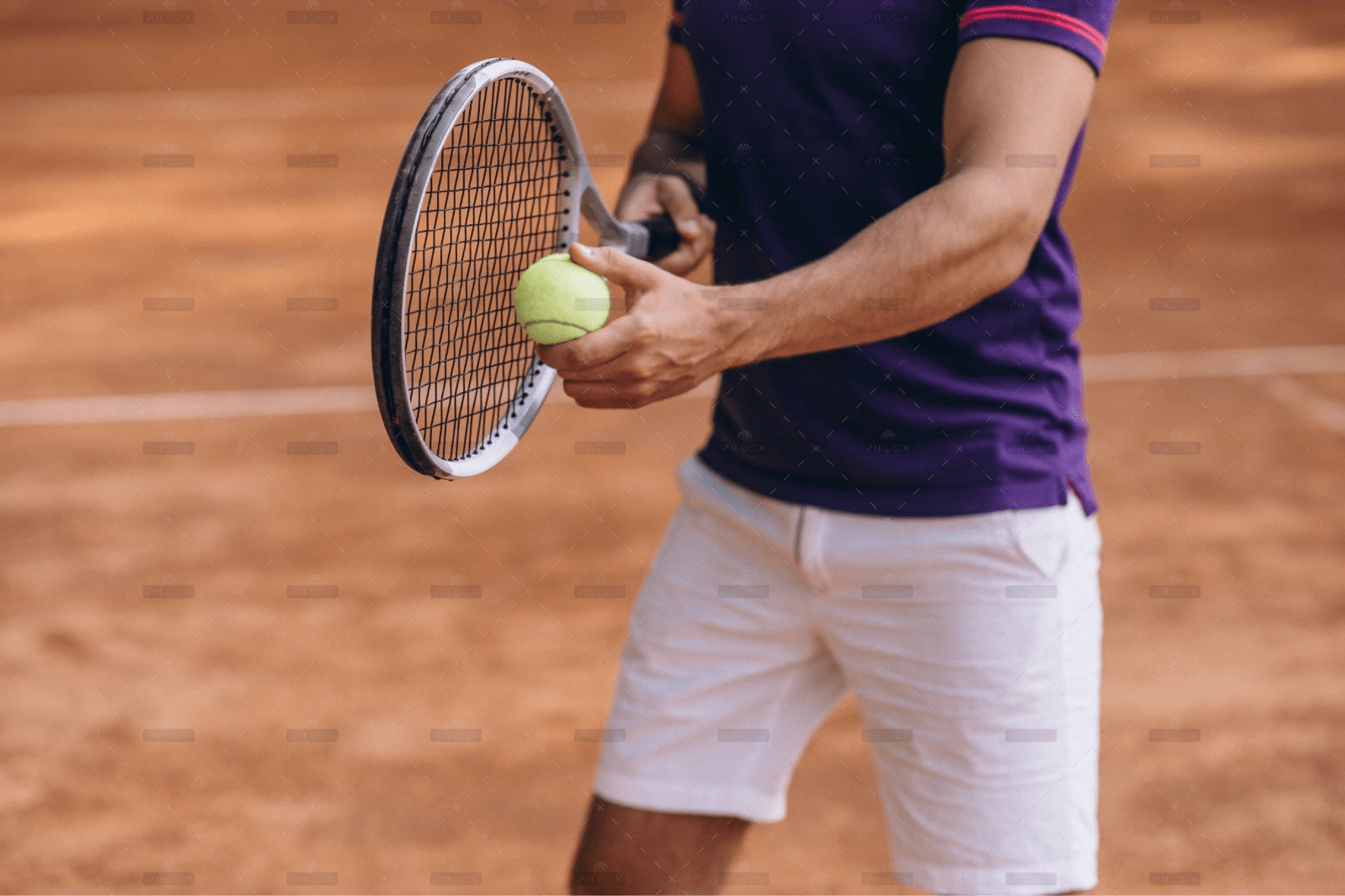 demo-attachment-24-young-man-tennis-player-court-tennis-racket-close-up1